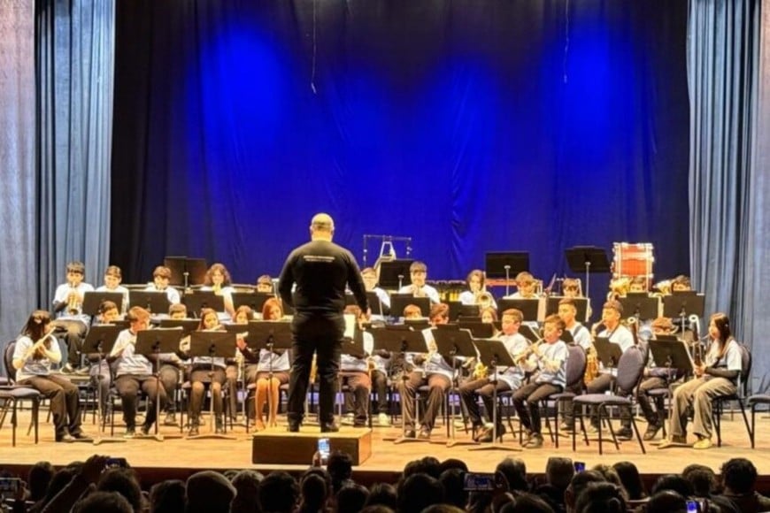 Escuela de Música Nº 9.901: Banda Sinfónica de Niños, dirigida por Omar Lacuadra