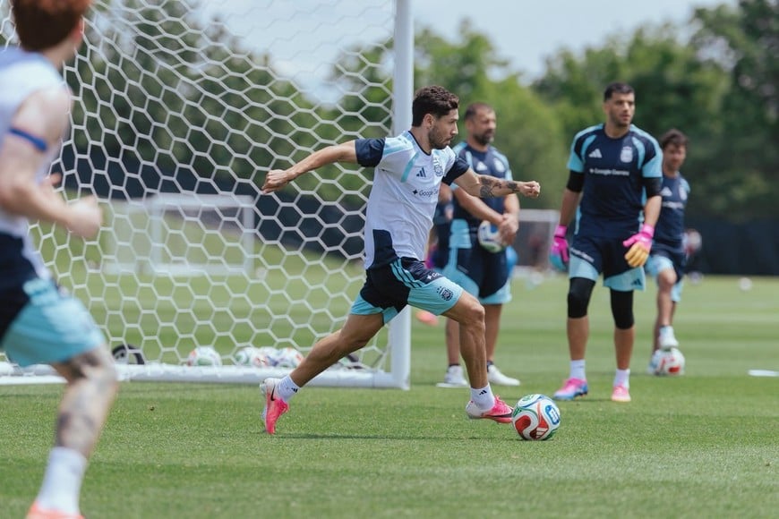 Gonzalo Montiel arrancaría el partido en lugar de Molina. Foto: @Argentina.
