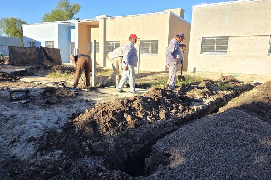 “Nuestro compromiso es que cada obra iniciada se termine, aun en un contexto difícil y sin financiamiento nacional”, afirmó el ministro de Obras Públicas, Lisandro Enrico.