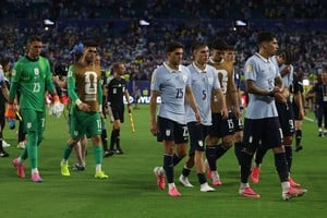Partido decisivo para la Celeste: Bielsa apuesta a una variante clave frente a España