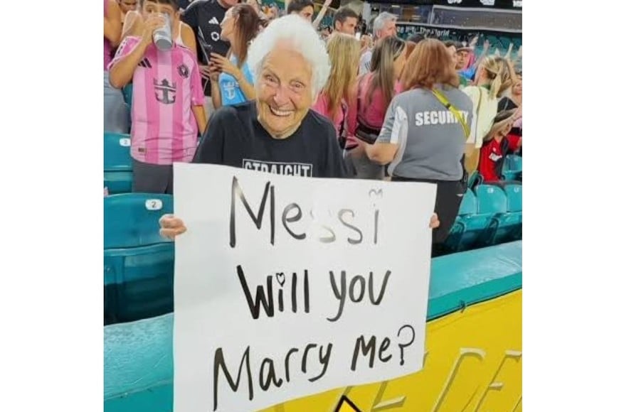 La mujer de 99 años fanática de Lionel Messi que emocionó a todos en el Mundial