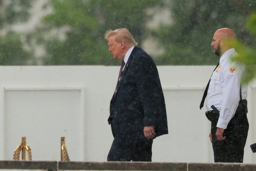 U.S. President Donald Trump walks out of the White House in Washington, D.C., U.S., June 23, 2026. REUTERS/Evan Vucci