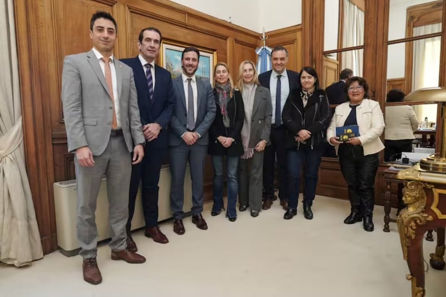 adorni senadores