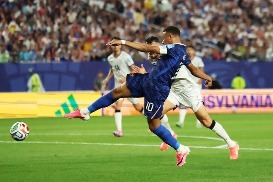 Soccer Football - FIFA World Cup 2026 - Group I - France v Iraq - Philadelphia Stadium, Philadelphia, Pennsylvania, U.S. - June 22, 2026
France's Kylian Mbappe shoots at goal REUTERS/Siphiwe Sibeko