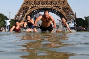 Una histórica ola de calor ya dejó al menos 40 muertos por ahogamiento. Foto: Reuters.