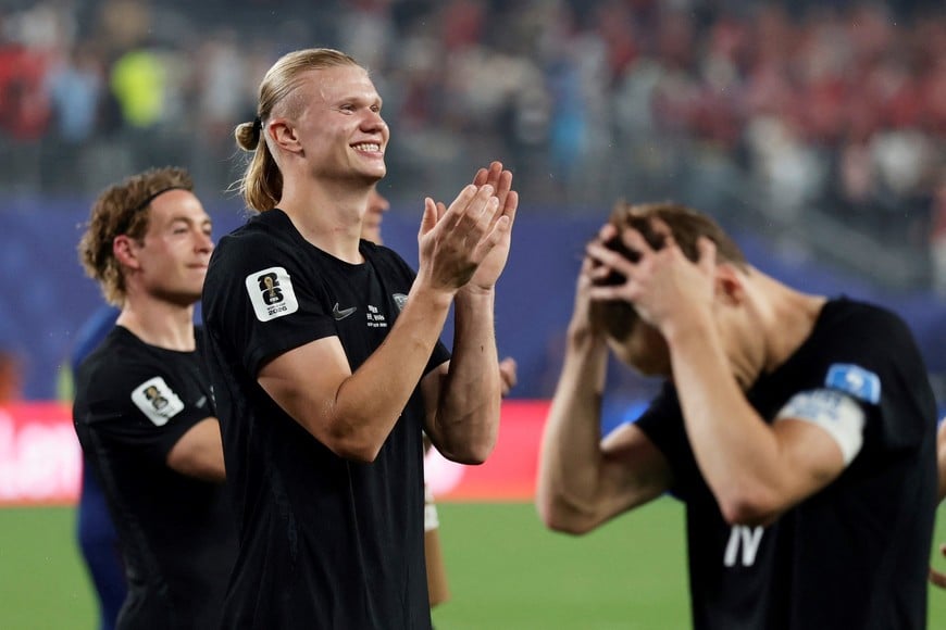 Soccer Football - FIFA World Cup 2026 - Group I - Norway v Senegal - New York/New Jersey Stadium, East Rutherford, New Jersey, U.S. - June 22, 2026
Norway's Erling Haaland applauds fans after the match REUTERS/Jeenah Moon