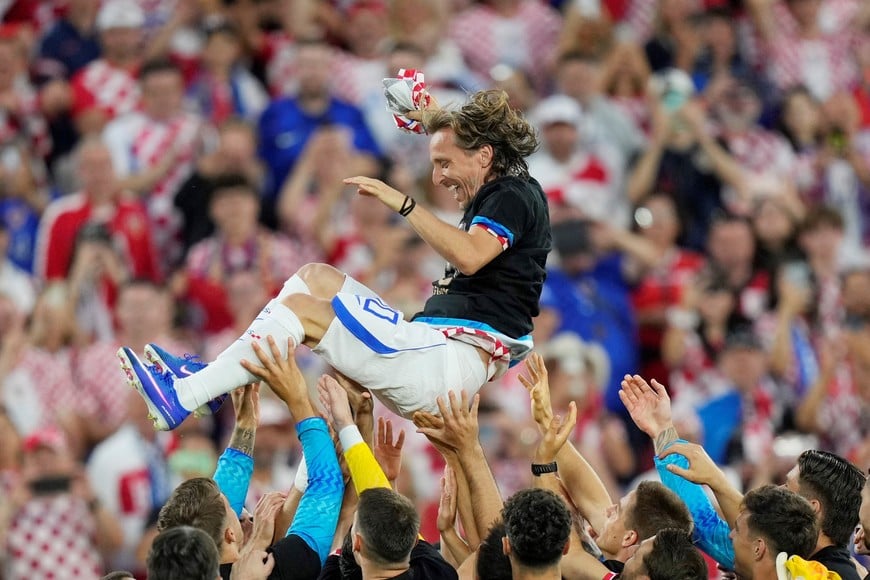 Soccer Football - FIFA World Cup 2026 - Group L - Panama v Croatia - Toronto Stadium, Toronto, Canada - June 23, 2026
Croatia's Luka Modric is thrown into the air by teammates as they celebrate his 200th appearance for Croatia after the match IMAGN IMAGES via Reuters/John E Sokolowski