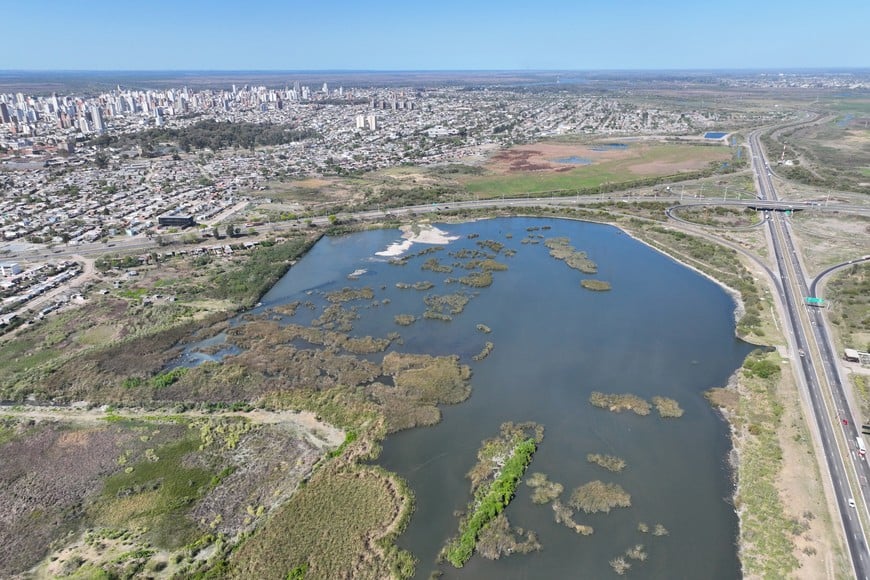 Vista aérea de uno de los reservorios del oeste de Santa Fe. Fernando Nicola. Archivo.