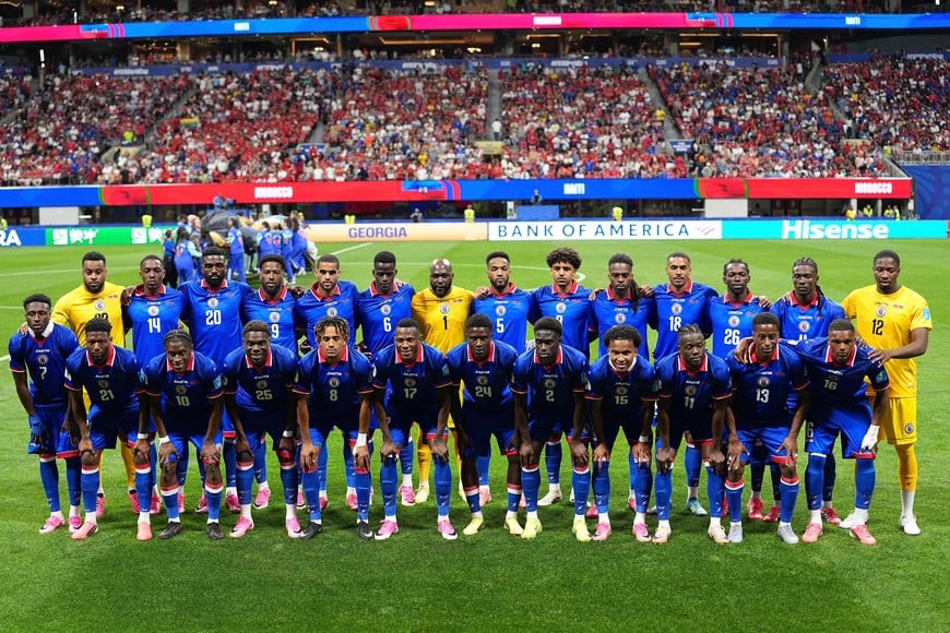 (260624) -- ATLANTA, 24 junio, 2026 (Xinhua) -- Jugadores de Haití posan para fotografías grupales previo al partido del Grupo C de la fase de grupos de la Copa Mundial de la FIFA 2026 ante Marruecos, celebrado en el Estadio Atlanta, en Atlanta, Estados Unidos, el 24 de junio de 2026. (Xinhua/Ju Huanzong) (da) (ah)
