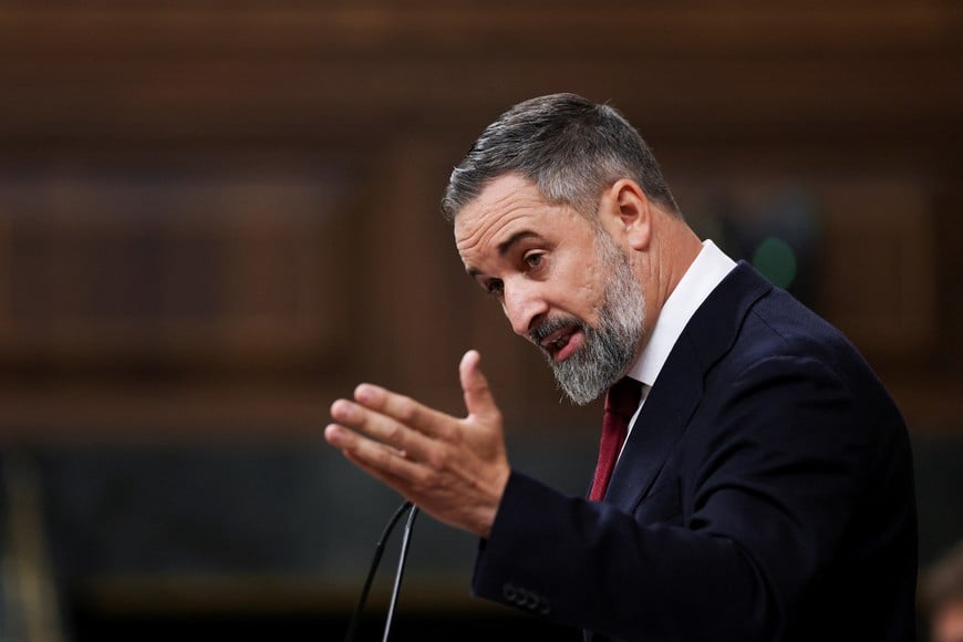 Leader of the far-right VOX party, Santiago Abascal, questions Spanish Prime Minister Pedro Sanchez at the parliament over corruption cases surrounding his Socialist Party, in Madrid, Spain, June 24, 2026. REUTERS/Violeta Santos Moura