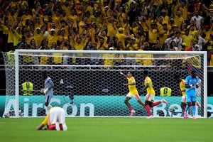 Colombia, festejando su anotación durante el partido del Grupo K. Créditos: Xinhua/Martín Zabala