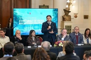 Pullaro encabezó la firma del convenio para impulsar la recuperación integral de Plaza Italia.