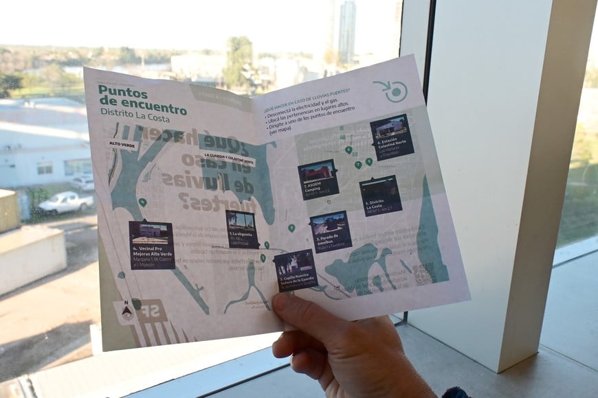 La Municipalidad de Santa Fe confeccionó estos folletos para distribuirlos entre la población desde los Centros de Distritos, en cada barrio de la ciudad. También hay información útil en la web municipal. Flavio Raina.