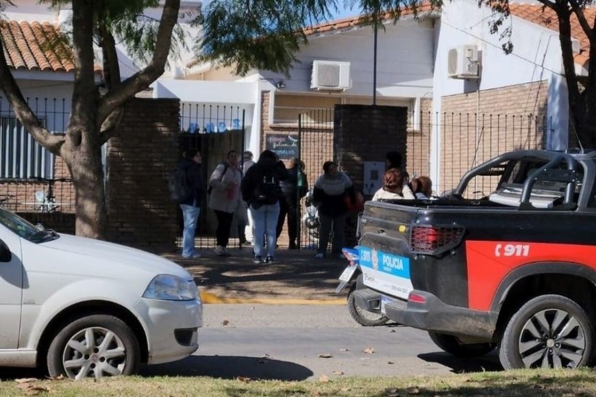 hombre apuñalado dentro de una escuela en Rafaela
