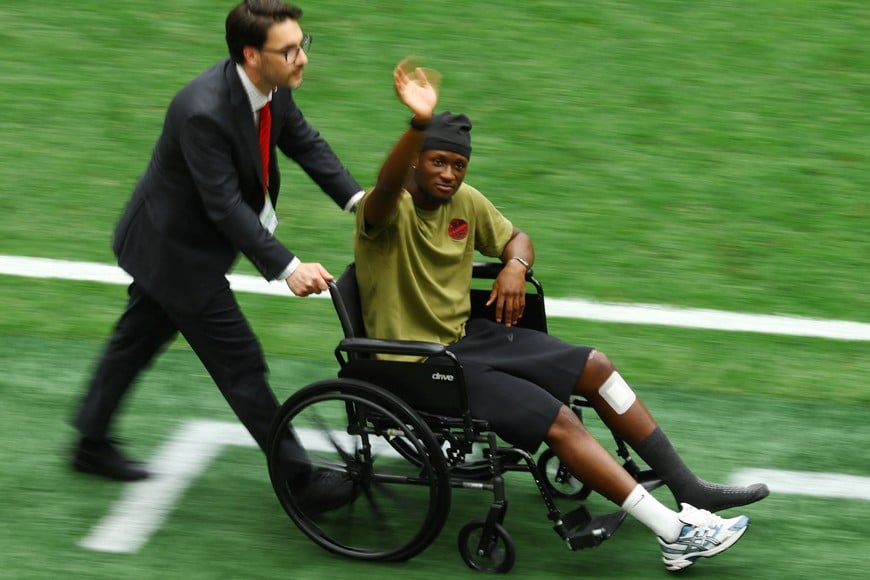 Soccer Football - FIFA World Cup 2026 - Group B - Switzerland v Canada - BC Place, Vancouver, Canada - June 24, 2026
Canada's Ismael Kone acknowledges their fans as he is pushed in a wheelchair after the match REUTERS/Albert Gea