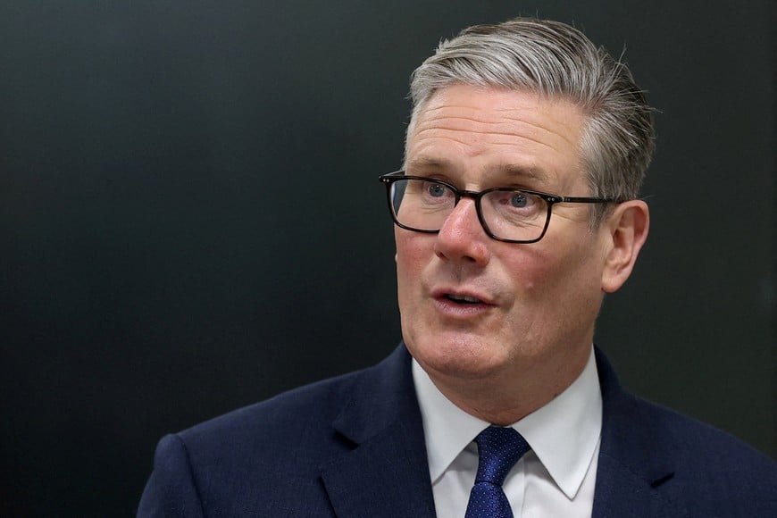 Britain's Prime Minister Keir Starmer meets construction apprentices during a visit to London South Bank Technical College in London, Britain, May 12, 2026.  REUTERS/Toby Melville/Pool     TPX IMAGES OF THE DAY