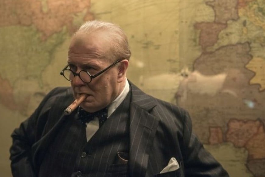 Gary Oldman como Winston Churchill.