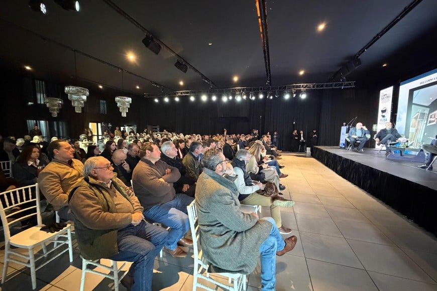 “La producción y la industria generan riqueza. La política tiene la responsabilidad de crear las condiciones para que esa riqueza pueda desarrollarse. Cuando esos objetivos se alinean, las regiones crecen”, sostuvo.