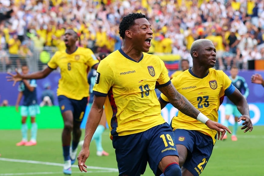 Soccer Football - FIFA World Cup 2026 - Group E - Ecuador v Germany - New York/New Jersey Stadium, East Rutherford, New Jersey, U.S. - June 25, 2026
Ecuador's Gonzalo Plata celebrates scoring their second goal with Moises Caicedo REUTERS/Mike Segar