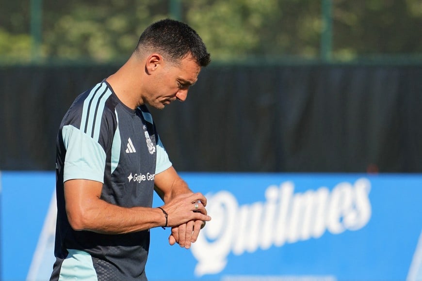 Soccer Football - FIFA World Cup 2026 - Argentina Training - Sporting KC Training Centre, Kansas City, Kansas, U.S. - June 24, 2026
Argentina coach Lionel Scaloni during training IMAGN IMAGES via Reuters/Denny Medley