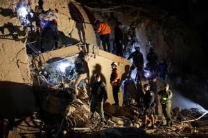 Emergency services work at the site of a collapsed building after earthquakes hit the country, in Caracas, Venezuela, June 24, 2026. REUTERS/Gaby Oraa