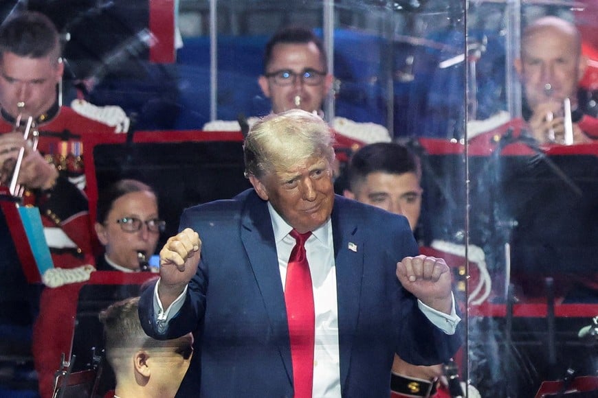U.S. President Donald Trump gestures as the United States Marine Band performs at a rally to kick off the Great American State Fair in celebration of the 250th anniversary of U.S. independence on the National Mall in Washington, D.C., U.S., June 24, 2026. REUTERS/Evelyn Hockstein