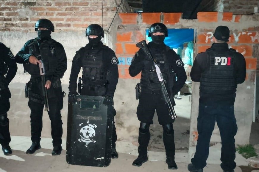 Personal de la Policía de Acción Táctica colaboró durante el operativo. Foto: El Litoral