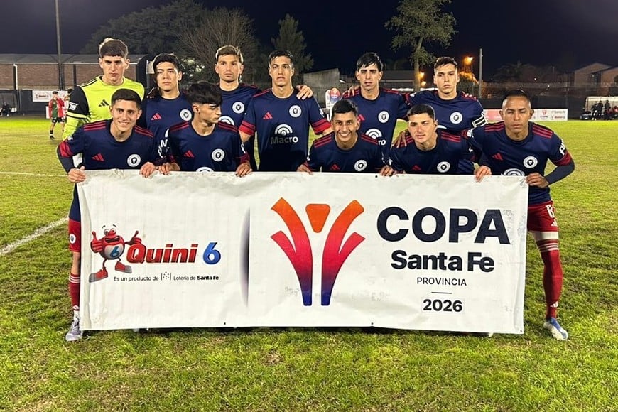 Los 11 de Leones que sacaron pasaje a octavos de final. Foto: Pablo Busso.