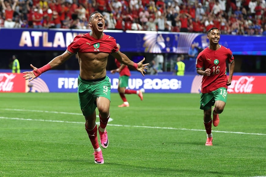 (260624) -- ATLANTA, 24 junio, 2026 (Xinhua) -- El jugador Soufiane Rahimi (i), de Marruecos, festeja su anotación durante el partido del Grupo C de la fase de grupos de la Copa Mundial de la FIFA 2026 ante Haití, celebrado en el Estadio Atlanta, en Atlanta, Estados Unidos, el 24 de junio de 2026. (Xinhua/Wang Kaiyan) (da) (ah)