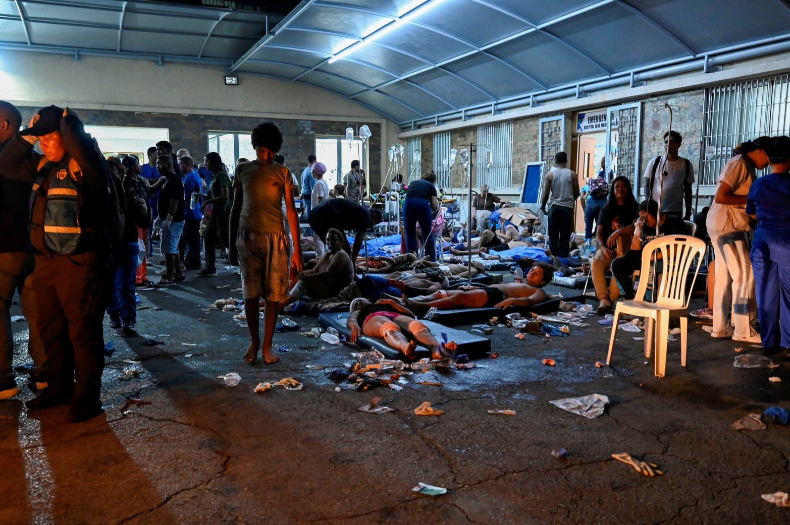 Un centro de asistencia improvisado en medio del caos. Reuters.