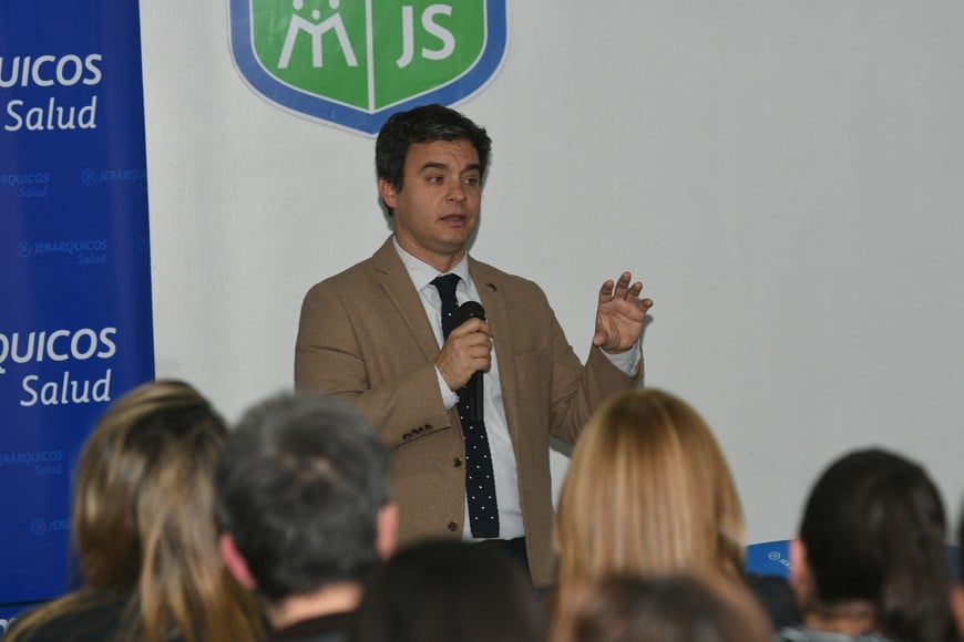 El fiscal Francisco Cecchini expuso en el cierre del ciclo “Acompañar para cuidar” sobre el nuevo régimen penal juvenil en Santa Fe organizado por el Centro Educativo Jerárquicos