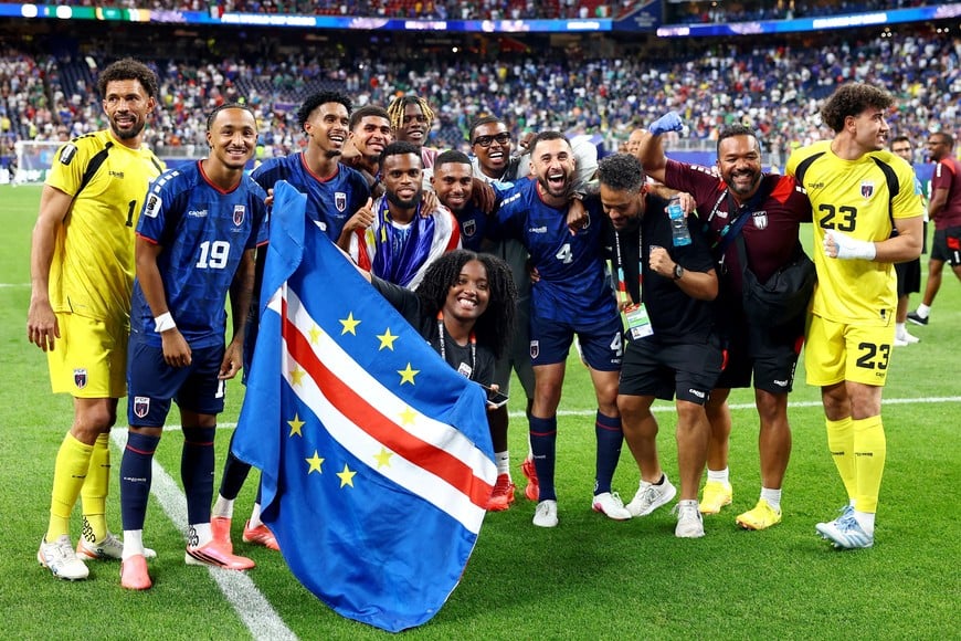 Soccer Football - FIFA World Cup 2026 - Group H - Cape Verde v Saudi Arabia - Houston Stadium, Houston, Texas, U.S. - June 26, 2026
Cape Verde players and staff celebrate after the match as Cape Verde qualify for the knockout stages of the World Cup REUTERS/Phil Noble     TPX IMAGES OF THE DAY