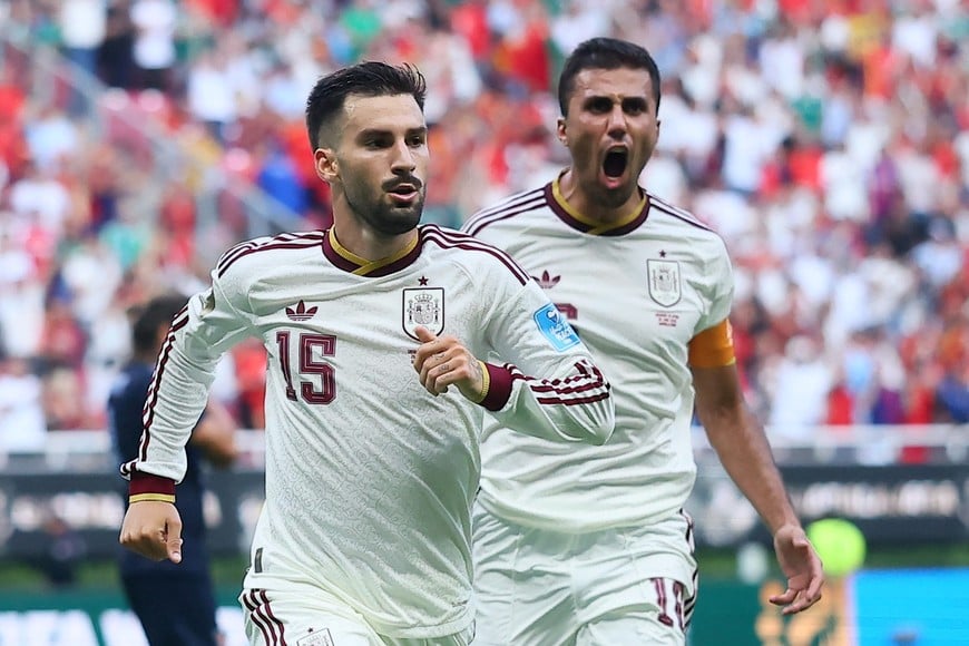 Soccer Football - FIFA World Cup 2026 - Group H - Uruguay v Spain - Estadio Guadalajara, Guadalajara, Mexico - June 26, 2026
Spain's Alex Baena celebrates scoring their first goal with Rodri REUTERS/Eloisa Sanchez