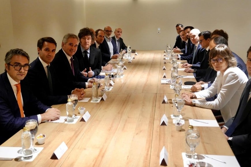 Javier Milei este viernes durante el encuentro con empresario e inversores españoles. Crédito: Oficina del Presidente