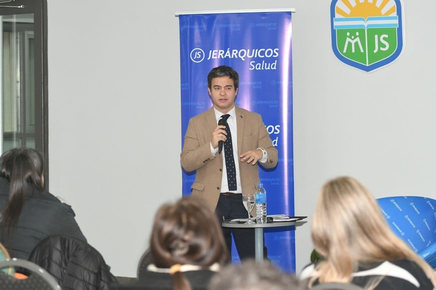 El fiscal Francisco Cecchini expuso en el cierre del ciclo “Acompañar para cuidar” sobre el nuevo régimen penal juvenil en Santa Fe organizado por el Centro Educativo Jerárquicos