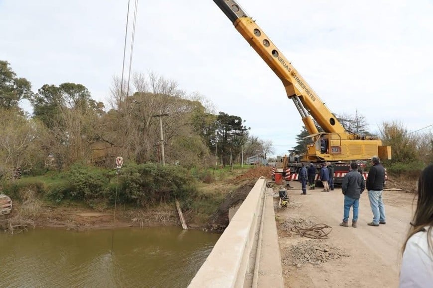 Para la extracción del acoplado se utilizó una grúa especializada.