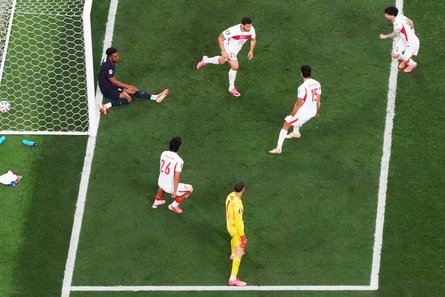 Soccer Football - FIFA World Cup 2026 - Group D - Turkey v United States - Los Angeles Stadium, Inglewood, California, U.S. - June 25, 2026
Turkey's Kaan Ayhan celebrates scoring their third goal with teammates REUTERS/Lisi Niesner