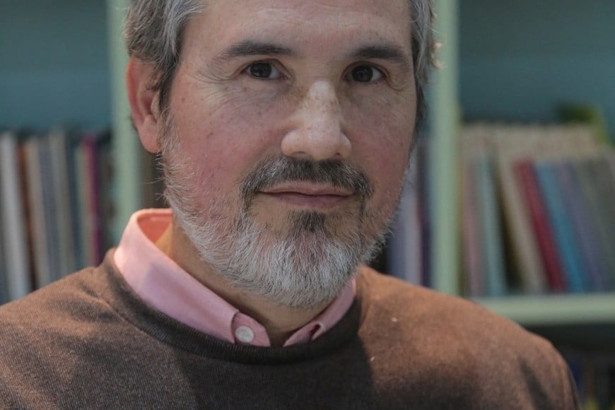 Pablo Bigliardi (1968), escritor bonaerense radicado desde hace treinta y cinco años en Rosario.