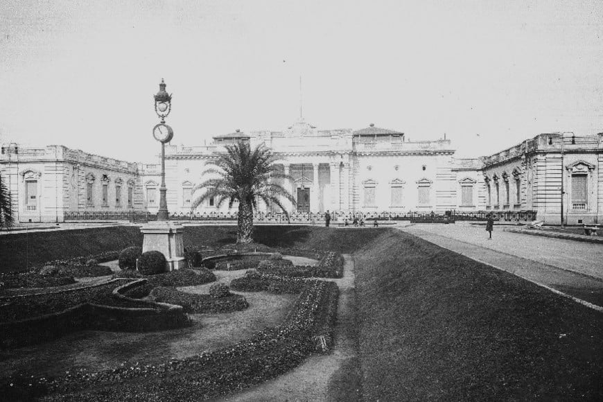 Jardín Pringles y Palacio Legislativo en la década de 1920.  Banco de imágenes "Florián Paucke".