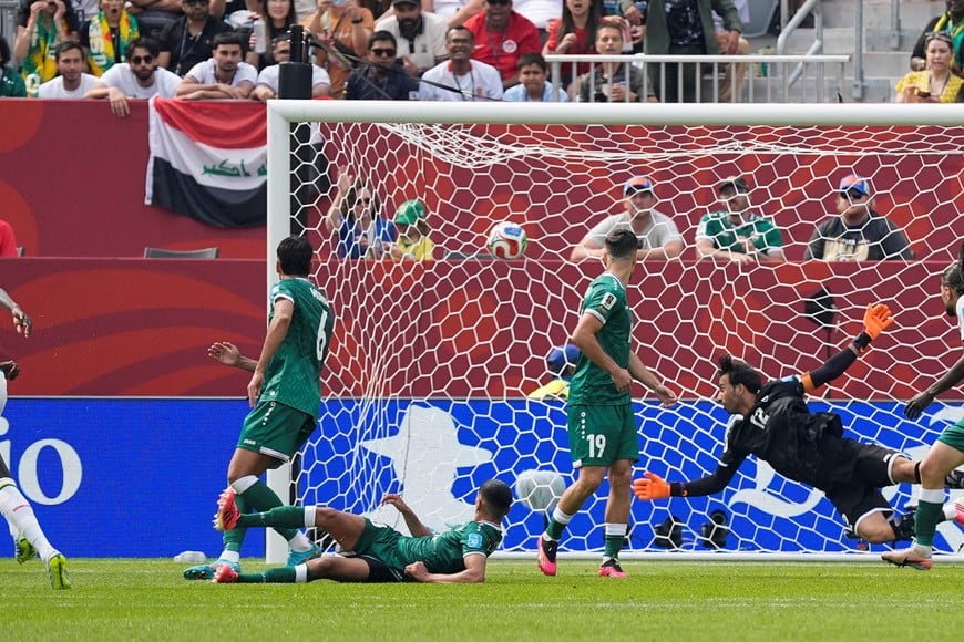 Soccer Football - FIFA World Cup 2026 - Group I - Senegal v Iraq - Toronto Stadium, Toronto, Canada - June 26, 2026
Senegal's Pape Gueye scores their fourth goal IMAGN IMAGES via Reuters/John E Sokolowski     TPX IMAGES OF THE DAY