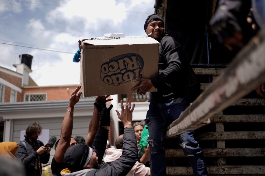 People help to transport aid donations collected for the Venezuelan people after the country was struck by earthquakes, in Bogota, Colombia, June 26, 2026. REUTERS/Sergio Acero