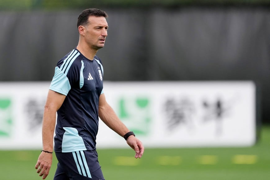 Soccer Football - FIFA World Cup 2026 - Argentina Training - Compass Minerals National Performance Center, Kansas City, Kansas, U.S. - June 26, 2026
Argentina coach Lionel Scaloni during training IMAGN IMAGES via Reuters/Jay Biggerstaff