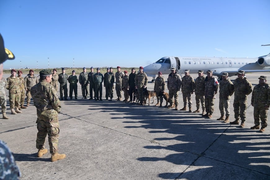 Militares argentinos parten hacia Venezuela para brindar asistencia tras sismos. Crédito: FFAA