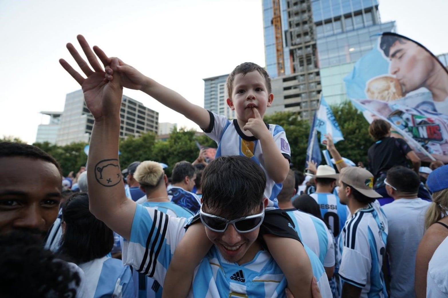 El Litoral presente en el banderazo en Dallas.