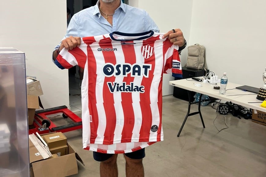 Mario Yepes, un defensor que brilló en River y en la selección colombiana, con una camiseta que pudo haber vestido cuando recién arrancaba su carrera y todavía no era el gran defensor que fue. A Unión, en esa ocasión, se lo ofrecieron. Pero ya era inalcanzable