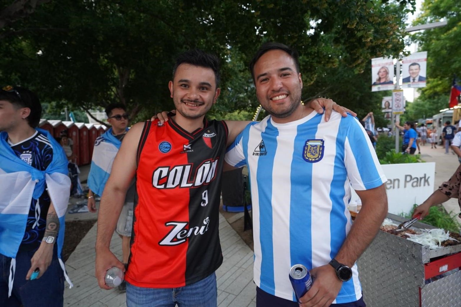 El Litoral presente en el banderazo en Dallas. 