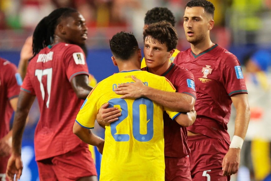 Soccer Football - FIFA World Cup 2026 - Group K - Colombia v Portugal - Miami Stadium, Miami Gardens, Florida, U.S. - June 27, 2026
Portugal's Joao Neves and Colombia's Juan Fernando Quintero embrace after the match IMAGN IMAGES via Reuters/Sam Navarro