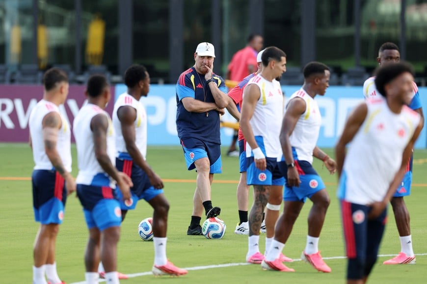 Soccer Football - FIFA World Cup 2026 - Colombia Training - Inter Miami CF Stadium, Fort Lauderdale, Florida, U.S. - June 26, 2026
Colombia coach Nestor Lorenzo during training REUTERS/Paul Childs