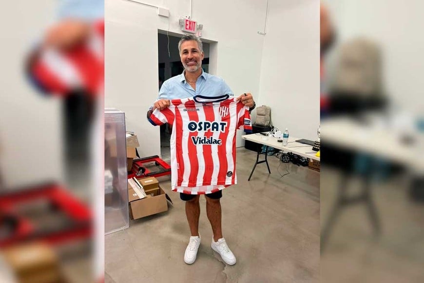 Mario Yepes, un defensor que brilló en River y en la selección colombiana, con una camiseta que pudo haber vestido cuando recién arrancaba su carrera y todavía no era el gran defensor que fue. A Unión, en esa ocasión, se lo ofrecieron. Pero ya era inalcanzable