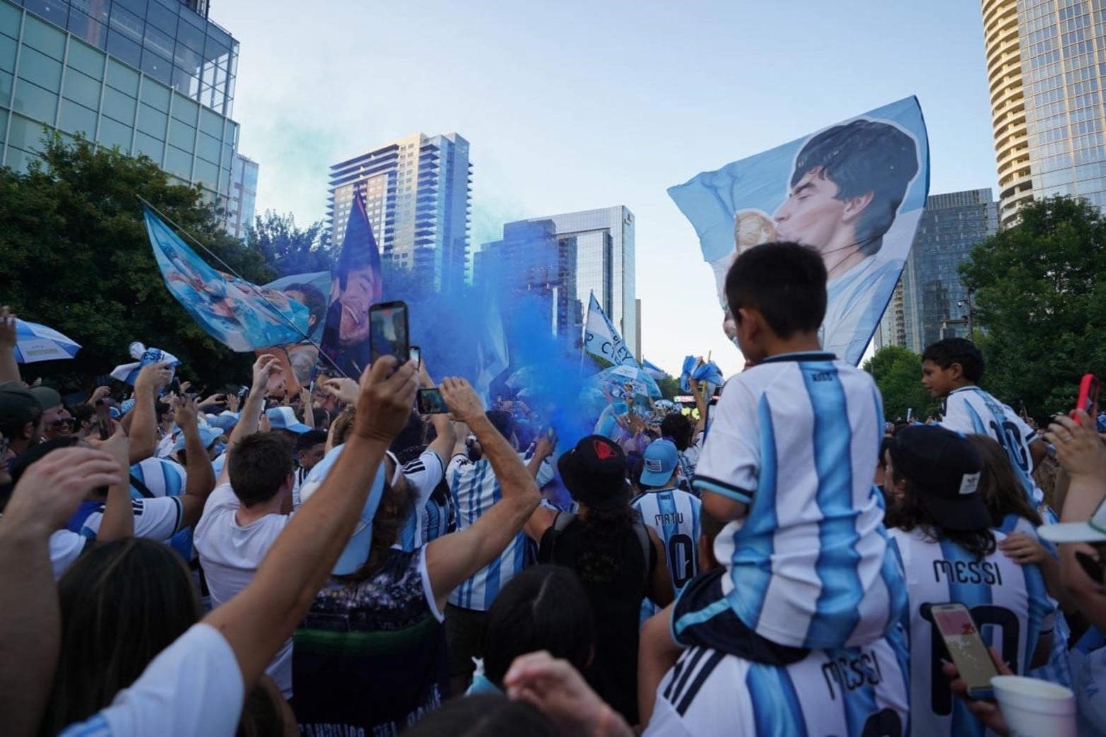 El Litoral presente en el banderazo en Dallas. 